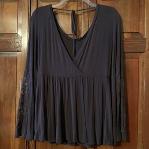 American Eagle Soft & Sexy Gray Top 🦚